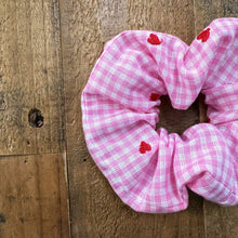 SCRUNCHIE | Embroidered Hearts