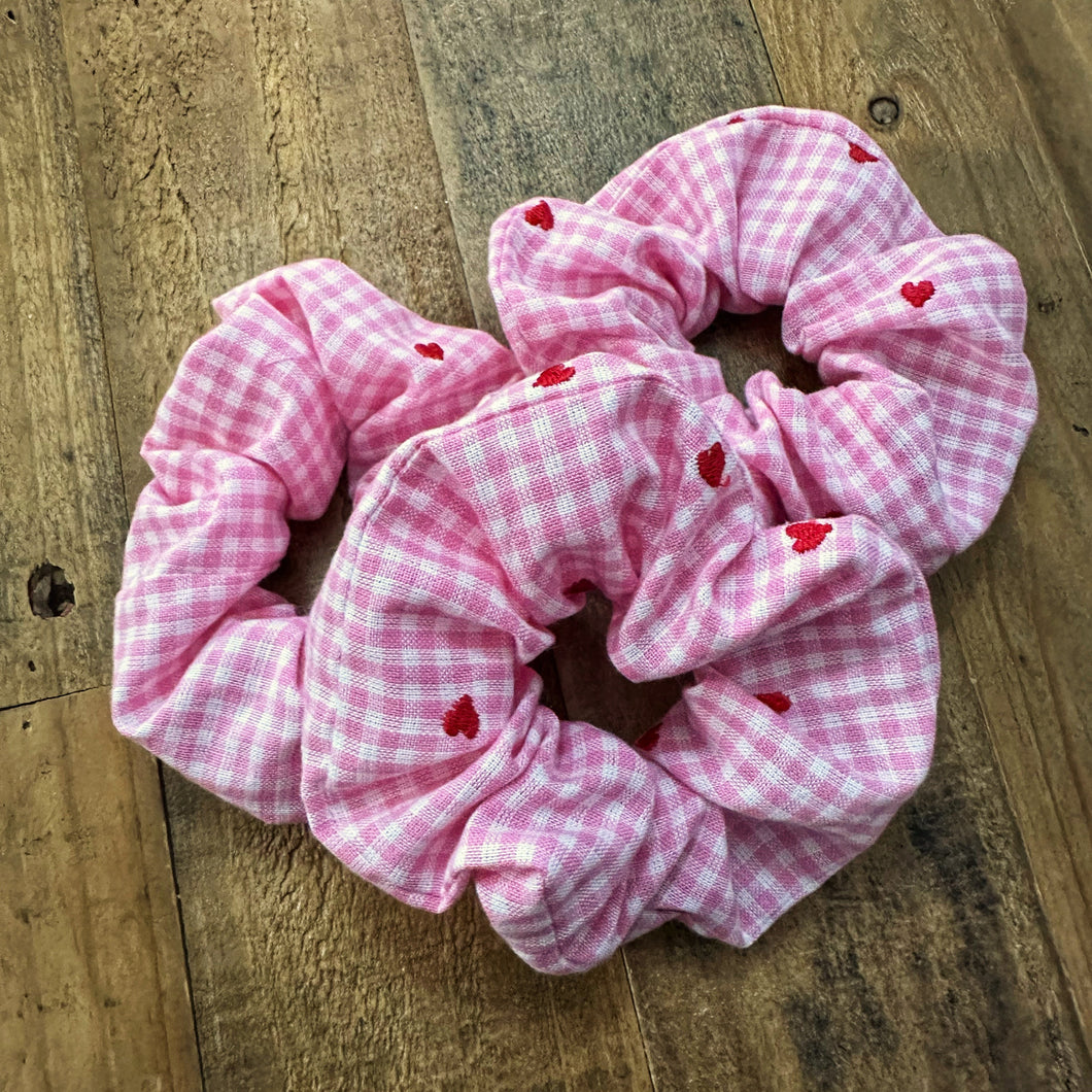 SCRUNCHIE | Embroidered Hearts