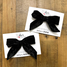 IZZY BOW | Classic Black Velvet