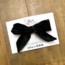 IZZY BOW | Classic Black Velvet