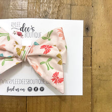 IZZY BOW | Bows on Bows