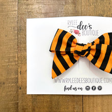 IZZY BOW | A Simple Halloween