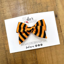 IZZY BOW | A Simple Halloween