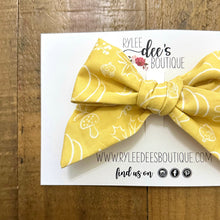 IZZY BOW | Early Fall Festives