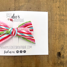 IZZY BOW | Holiday Twist