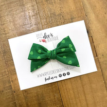 IZZY BOW | Little Clovers