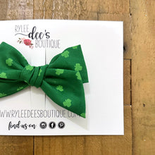 IZZY BOW | Little Clovers