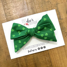 IZZY BOW | Little Clovers