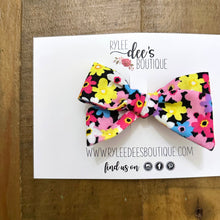 IZZY BOW | Cheerful Floral