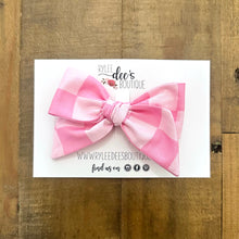 IZZY BOW | Pink Chess