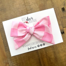 IZZY BOW | Pink Chess