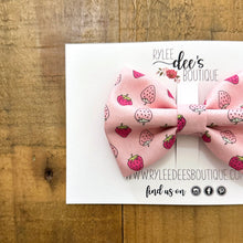 PENELOPE BOW | Strawberry Fields